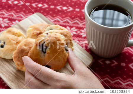 Hot biscuit held in hand Hot biscuit held in hand 108358824