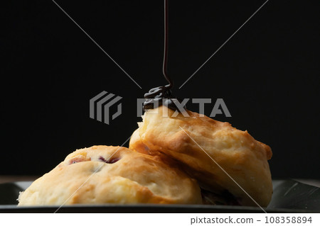Hot biscuit chocolate sauce Hot biscuit chocolate sauce 108358894