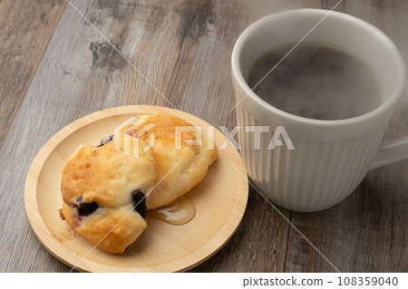 hot biscuit coffee hot biscuit coffee 108359040