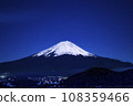 富士山雪山夜景 108359466