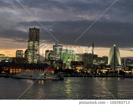 Dusk of Minato Mirai 108360713