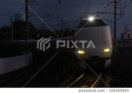 [JR West Japan] 287 series "Kinosaki" at night (Sagano Line: Umekoji Kyoto Nishi Station) 108360893