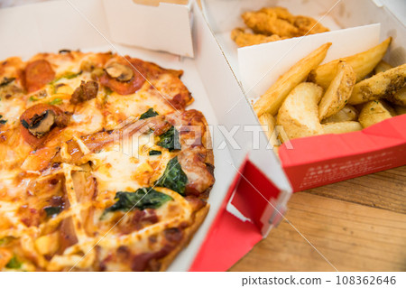 披薩送貨上門 108362646