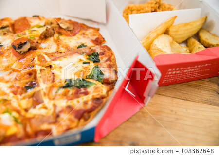 披薩送貨上門 108362648