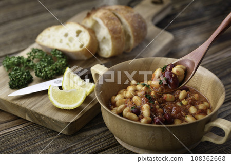 Ripe tomato and bean soup chili beans chili con carne 108362668