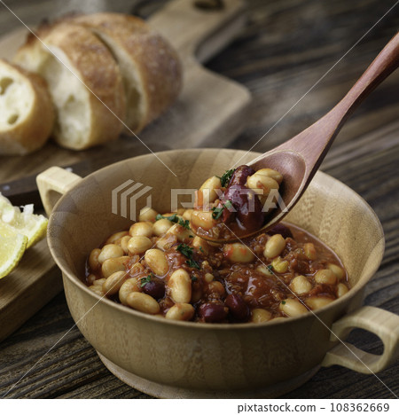成熟的番茄豆湯辣椒豆辣椒肉醬 成熟的番茄豆湯辣椒豆辣椒肉醬 108362669