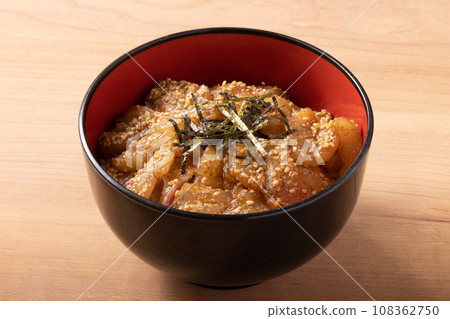 Red sea bream rice bowl with sesame sauce 108362750