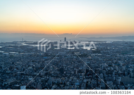 [大阪的都會風景] 從阿倍野 Harukas 展望台眺望的夜景 [Harukas 300] 108363184