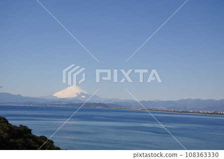 Enoshima sea in early spring, Mt. Fuji 108363330