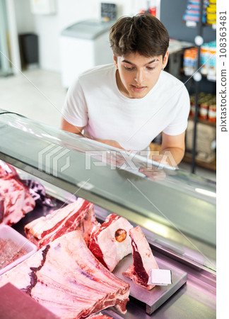 shopper makes his choice from assortment. shopper makes his choice from assortment. 108363481