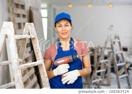 Portrait of asian woman builder with drill 108363524