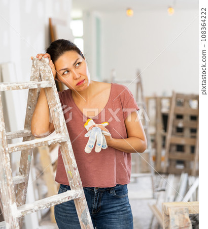 Portrait of overworked asian woman, house renovation 108364222