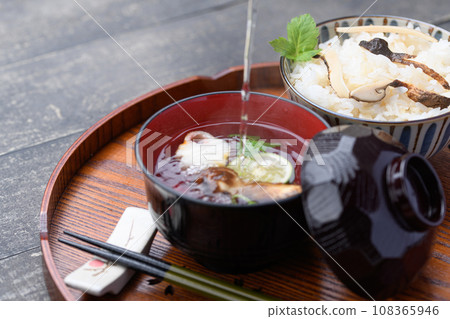 秋季美食松茸蘑菇湯 108365946