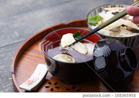 秋季美食松茸蘑菇湯 108365958