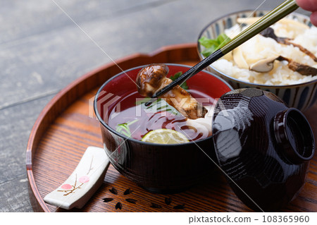 秋季美食松茸蘑菇湯 108365960