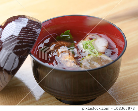 Autumn cuisine Matsutake mushroom soup 108365978