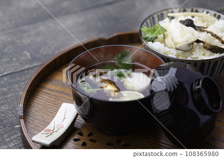 秋季美食松茸蘑菇湯 108365980