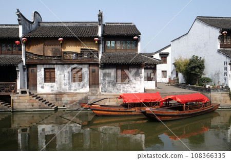 Traditional houses along the Grand Canal, ancient town of Yuehe in Jiaxing, Zhejiang Province, China 108366335