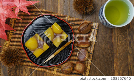 栗子蒸羊羹、秋季日式點心和綠茶 108367640