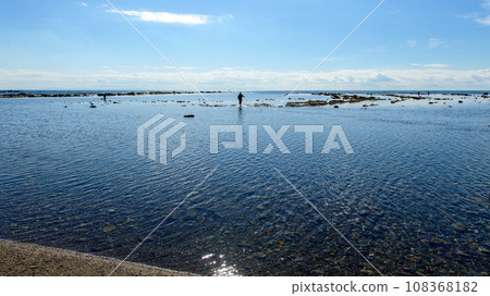 Oga Peninsula, shallow and beautiful sea, Unosaki coast at low tide, Akita Prefecture Oga Peninsula, shallow and beautiful sea, Unosaki coast at low tide, Akita Prefecture 108368182