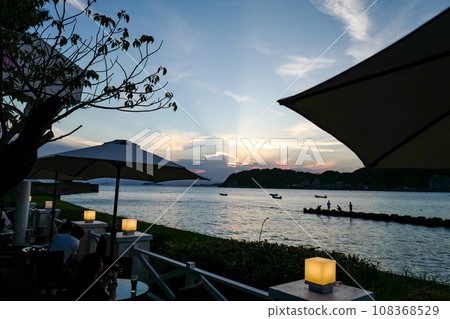 海邊咖啡館的日落 海邊咖啡館的日落 108368529