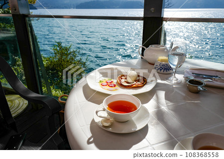 Lakeside dessert restaurant 02 108368558