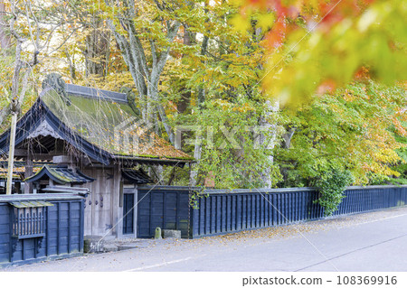 Autumn Kakunodate Samurai Residence Street (Aoyagi House) Scenery of the beginning of autumn leaves, Semboku City, Akita Prefecture 108369916
