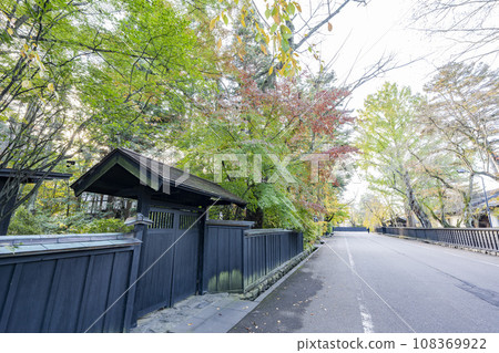 Autumn Kakunodate Samurai Residence Street (Aoyagi House) Scenery of the beginning of autumn leaves, Semboku City, Akita Prefecture Autumn Kakunodate Samurai Residence Street (Aoyagi House) Scenery of the beginning of autumn leaves, Semboku City, Akita Prefecture 108369922