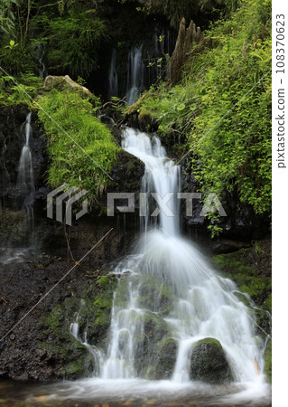 Jinba Falls Spring water from Mt. Fuji 108370623