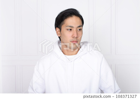 一個臉色沮喪的男人 一個臉色沮喪的男人 108371327