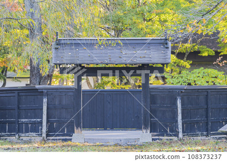秋季 秋田縣仙北市角館武家宅邸街、紅葉初景 秋季 秋田縣仙北市角館武家宅邸街、紅葉初景 108373237