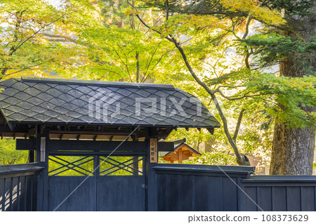 Autumn Kakunodate Samurai Residence Street (Odano House) - Scenery of the beginning of autumn leaves - Oda, Akita Prefecture 108373629