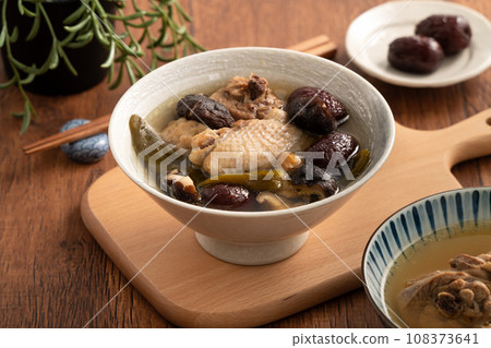 剝皮辣椒雞湯 剝皮辣椒 雞湯 雞肉 湯 peeled chili chicken soup 剝皮辣椒雞湯 剝皮辣椒 雞湯 雞肉 湯 peeled chili chicken soup 108373641