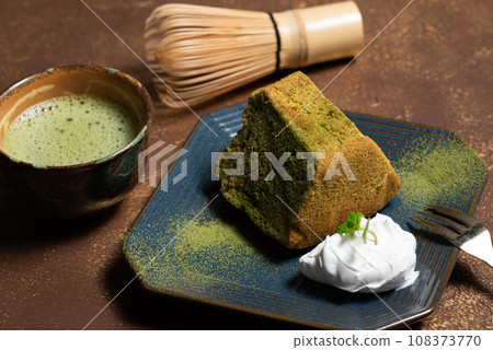 Matcha chiffon cake 108373770