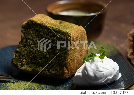 Matcha chiffon cake 108373771