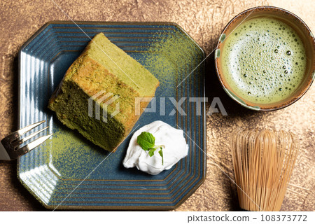 Matcha chiffon cake 108373772