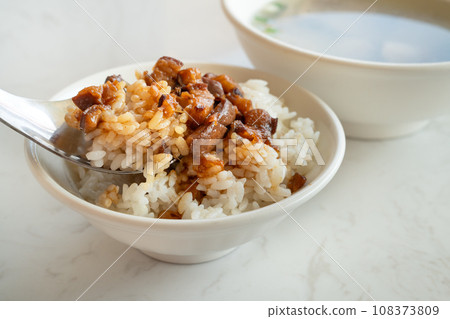 Braised pork rice Taiwanese-style meat soboro bowl roulow fan 108373809