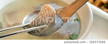檸檬魚魚皮熱水魚熱水牛奶魚皮湯牛奶魚皮湯 108373888