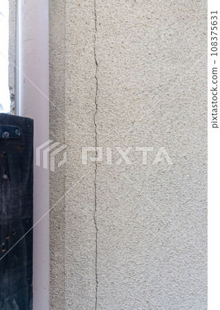 Cracked outer wall of an old detached house Cracked outer wall of an old detached house 108375631
