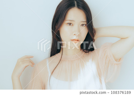 年輕女子的美女照片 108376189