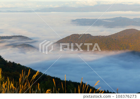 漂浮在雲彩海的山 108376273