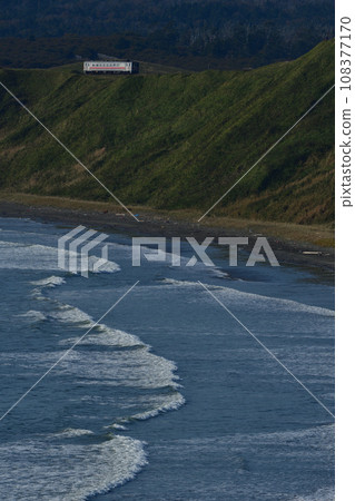 A train running along the Ochiishi Sanrihama coast 108377170