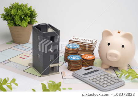 一室公寓、存錢筒、金錢和計算器 108378828