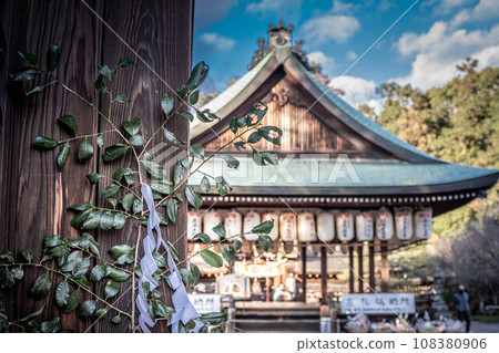 New Year's Day at Umemiya Taisha Shrine, looking at the worship hall from the Zuishinmon gate decorated with large coins New Year's Day at Umemiya Taisha Shrine, looking at the worship hall from the Zuishinmon gate decorated with large coins 108380906