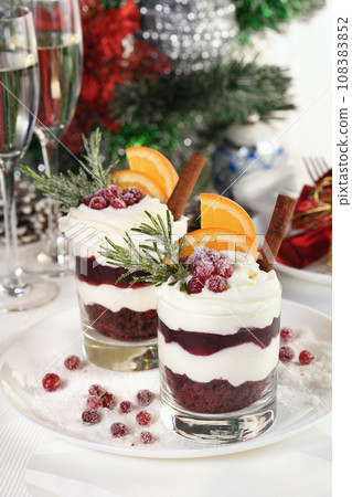 Christmas cranberry dessert tiramisu 108383852
