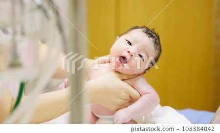 0 day old newborn 108384042