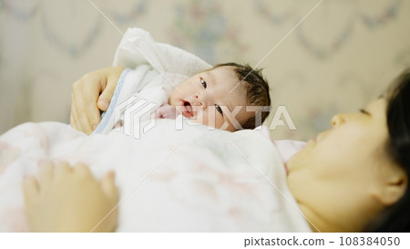 0 day old newborn 108384050