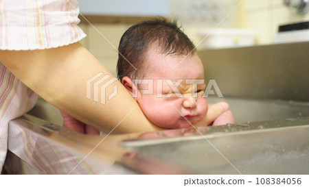 Mother receiving bathing instruction at maternity hospital Mother receiving bathing instruction at maternity hospital 108384056