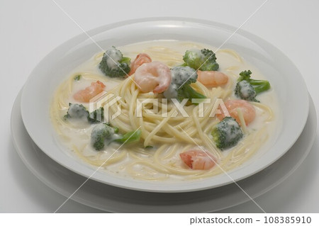 Shrimp and broccoli cream sauce Shrimp and broccoli cream sauce 108385910