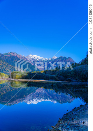 [秋季素材]秋季上高地和大正池周圍的風景[長野縣] 108386046